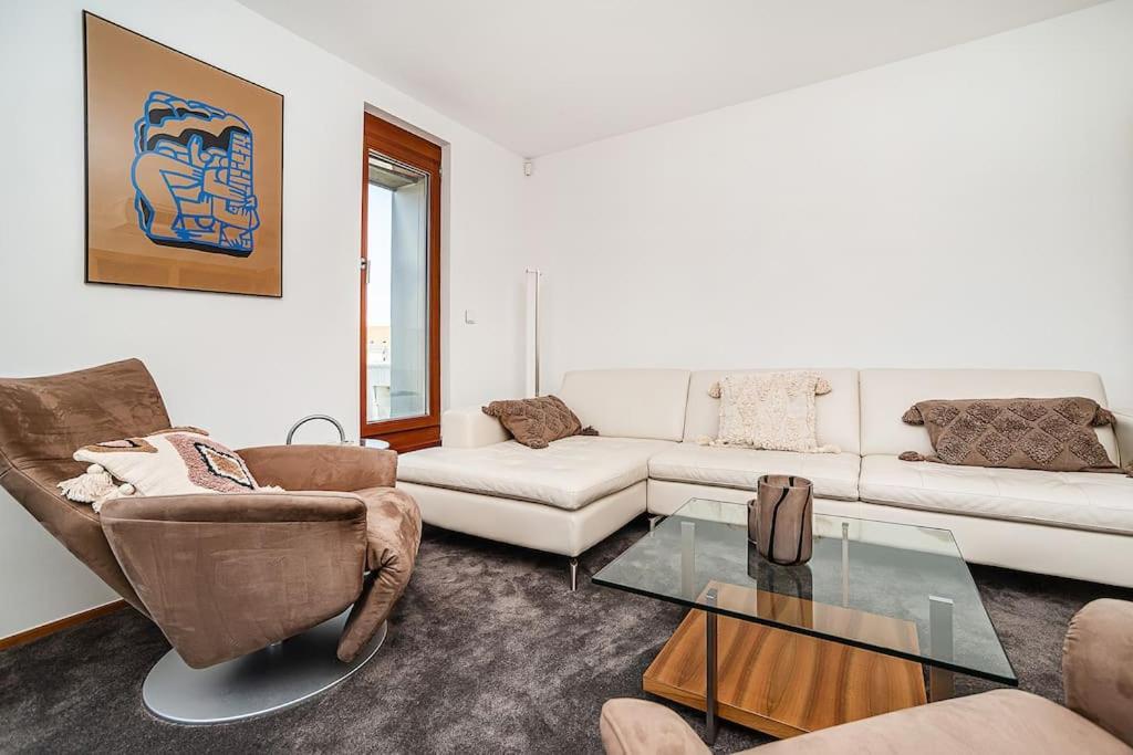 Shiny Rooftop With Free Garage Apartamento Praga