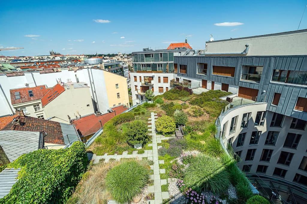 Shiny Rooftop With Free Garage Apartamento Praga