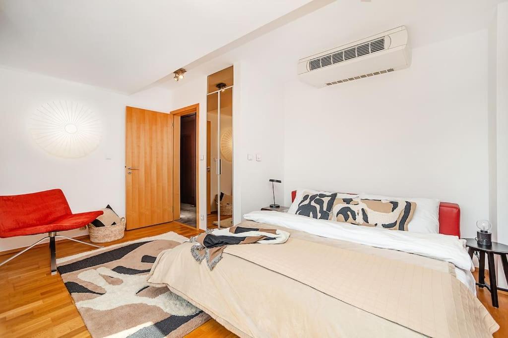 Shiny Rooftop With Free Garage Apartamento *