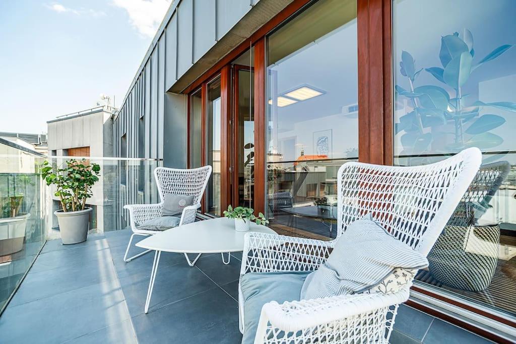 Shiny Rooftop With Free Garage Apartamento