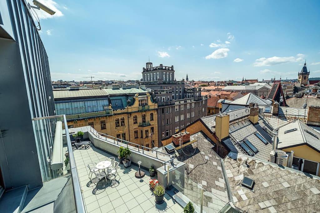Apartamento Shiny Rooftop With Free Garage Praga